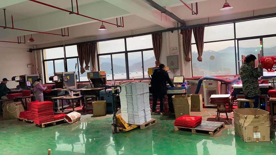 本厂承接各种纸制品镂空雕刻,竹木制品雕刻加工,皮革制品雕刻镂空